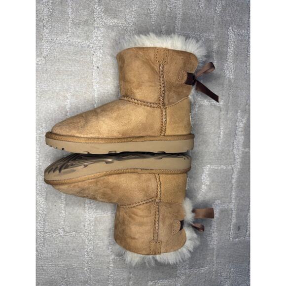 UGG Mini Bailey Bow II Boot Kids Toddlers Chestnut WORN ONCE - Picture 6 of 11